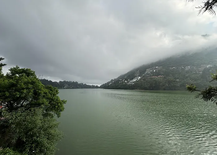 Luxury 3 Bedrooms Villa In Bhimtal By Shivalik